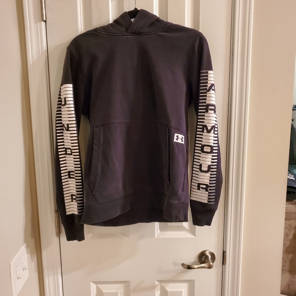 Under Armour Other - Under Armour hooded sweatshirt w/ sleeve prints